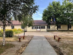 Рівненщина: У Хмелю потрібен дитсадок, дорога, освітлення, добудувати школу