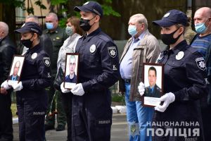 Маріуполь: Болісні втрати зробили нас міцнішими