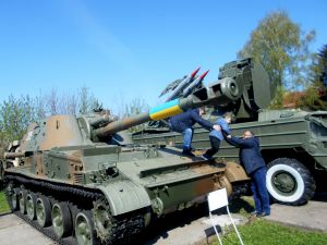 Волинь: На танках грають діти