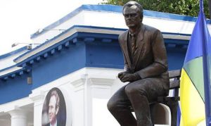 Футбол: В одне коло з трьома учасниками