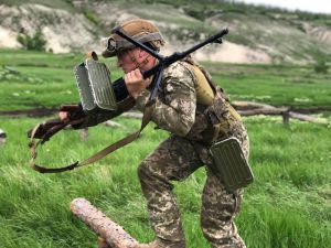 Десантники демонструють бойовий вишкіл