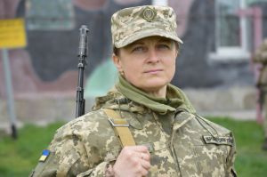 Ламаючи стереотипи: як вчителька у минулому нині охороняє та обороняє аеродром