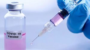 Прилетіла перша партія вакцини Pfizer, закупленої за кошти держбюджету