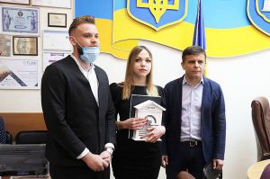 Подбали про житло для сестри Героя