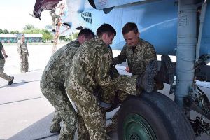 Полтавщина: Молоді льотчики стають на крило