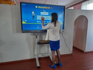 Усі школи Хмельницької територіальної громади мають смартборди