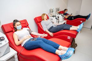 Чиновники Дніпропетровщини допомагають дітям