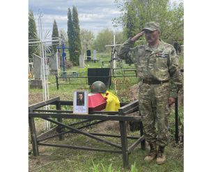 Через вісімдесят літ повернувся у рідну землю, до батьків