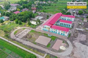 Дніпропетровщина: Оновлюють стадіон сільської школи