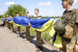 Запустили синьо-жовтий прапор у бік окупантів