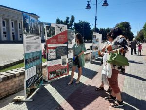 Хмельницький: Хто більше любить свій край?