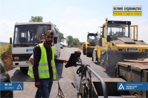 Львівщина: «Дорогу єдності» будують цілодобово
