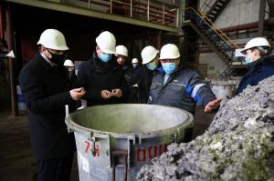 3,7 мільярда за два комбінати однієї компанії