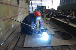 У Миколаєві ремонтують сухий док