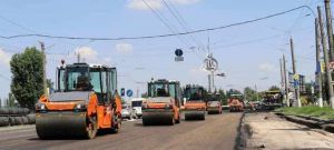 Проспект Героїв України в Миколаєв ремонтують цілодобово