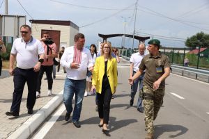 Крим — не віддамо!
