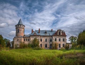 Івано-Франківщина: Руйнування палацу зупинили через суд