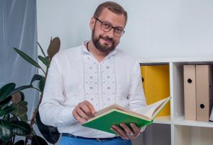 Голова Чернігівської ОДА... читає вірші