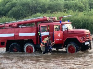 На Закарпатті надзвичайники врятували юних рибалок