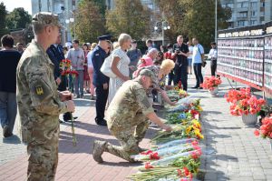 Квіти та портрети нескорених