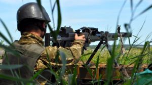 Ворог не припиняє гатити з великого калібру