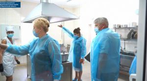 Херсонщина: Уроки щойно почалися, а школи вже лихоманить