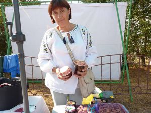 З яблуками та грушами вже мигдаль та хурма сусідують