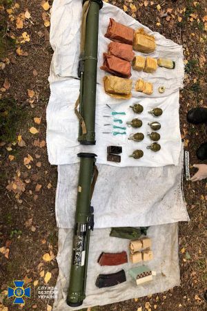 На Рівненщині СБУ виявила реальний схрон зі зброєю під час навчань на кордоні з Білоруссю