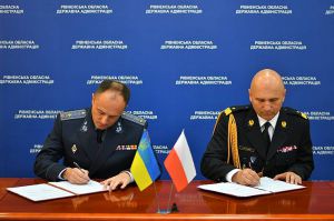 Рятувальники Рівненщини напередодні професійного свята підписали угоду з польськими колегами