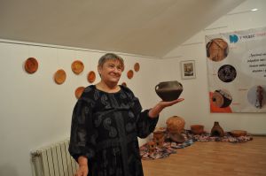 Київська майстриня розшифровує трипільські коди