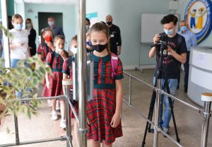 Черкащина: Електронний «вахтер» сканує обличчя і вимірює температуру