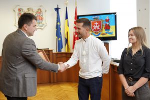 Вінниця: «Я просто перевів незрячу жінку через дорогу...»