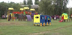 Рівненщина: На галявині встановили подарунок від народного депутата
