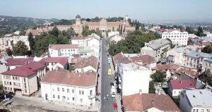 Чернівці: Відвідувачів просять дотримуватись  дистанції