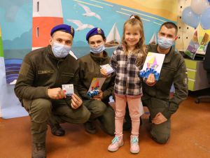Донеччина: Гвардійці завітали до малюків з особливими потребами