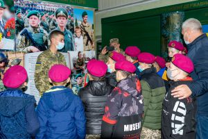 Хмельницький: Кадетам є на кого рівнятись