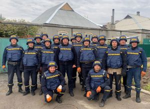 Рятувальники відновлюють житло на сході