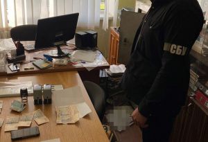 Буковина: Хабар за реєстрацію техніки