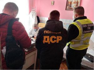 Коли країна задихається від епідемії, хтось гріє руки на хворобах і смертях