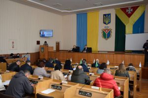 Коли помирають люди — не до розваг