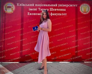 Поєднують навчання з наукою