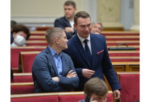 Страхові виплати, пов’язані з COVID-19, отримуватимуть медичні працівники закладів охорони здоров’я всіх форм власності