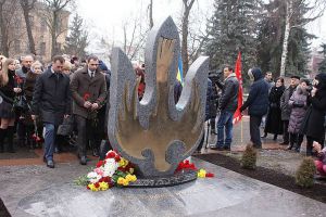 Чотири варіанти ескізу створив за чотири години