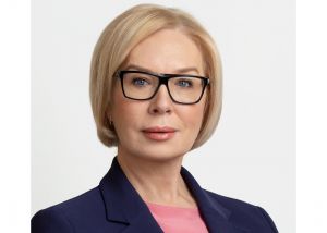 Мати залишила дев’ятьох дітей чиновникам