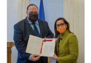 Передали завірену копію канадського закону про визнання Голодомору актом геноциду українського народу