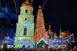 Готують головну ялинку столиці 