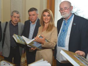 Якщо людина не любитиме своє село, вона ніколи не любитиме свою країну