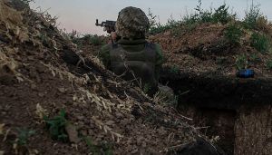 Поблизу Широкиного бойовики гатили зі стрілецької зброї
