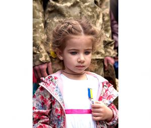 Донька Героя попросила королеву зупинити Путіна