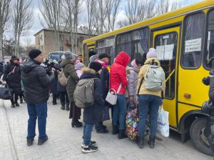 Триває евакуація з «гарячих точок» у безпечні місця